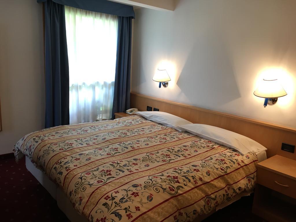 Garni Enrosadira Hotel Vigo di Fassa Luaran gambar